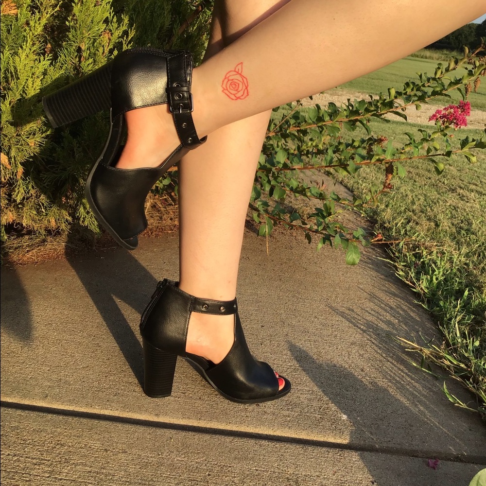Simply Vera; Vera Wang, High heel ankle boots